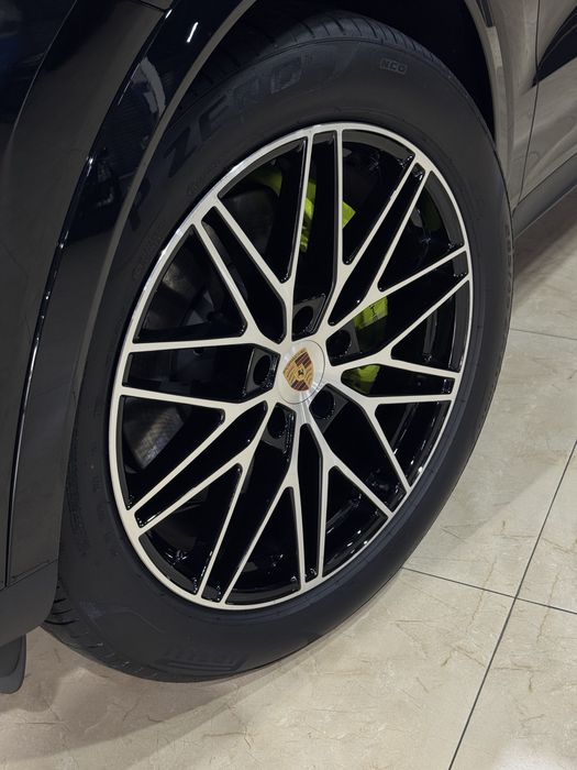 Porsche Cayenne Coupe Hybrid 2025