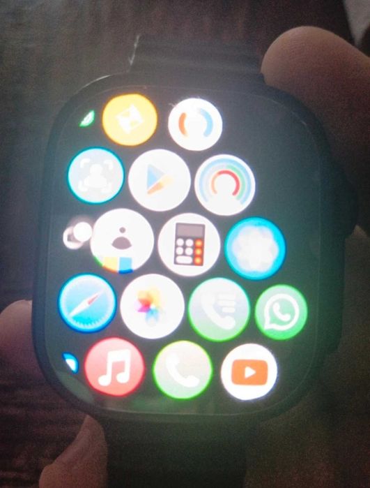 Ceas smartwatch