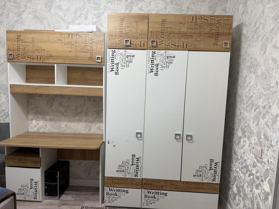 Шкаф и стол б/у  продается хорошее состоянием