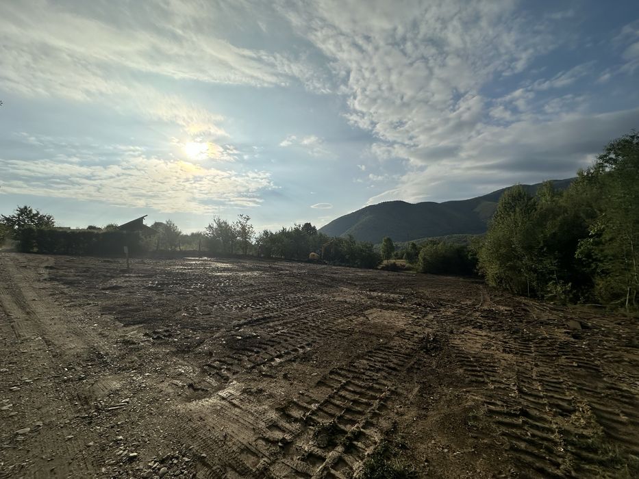 Teren Intravilan in Loc. Cisnadioara, Jud. Sibiu, Zona Str. Ciresilor-Pinului de 1960 mp cu posibilitate de vanzare in 2 sau 3 parcele