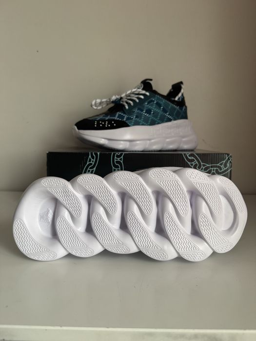 Versace chain reaction