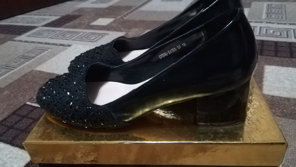 Продам туфли женские