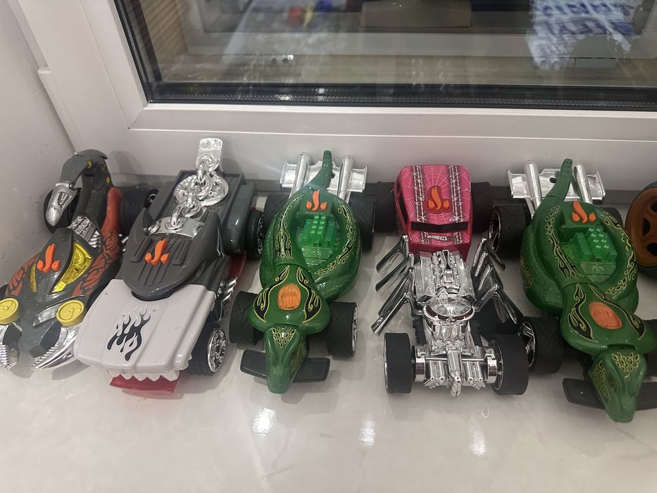 Треки Hot Wheels и машинки