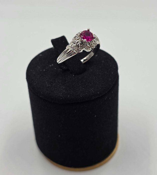 Inel Aur 18K cu Rubin si Diamante