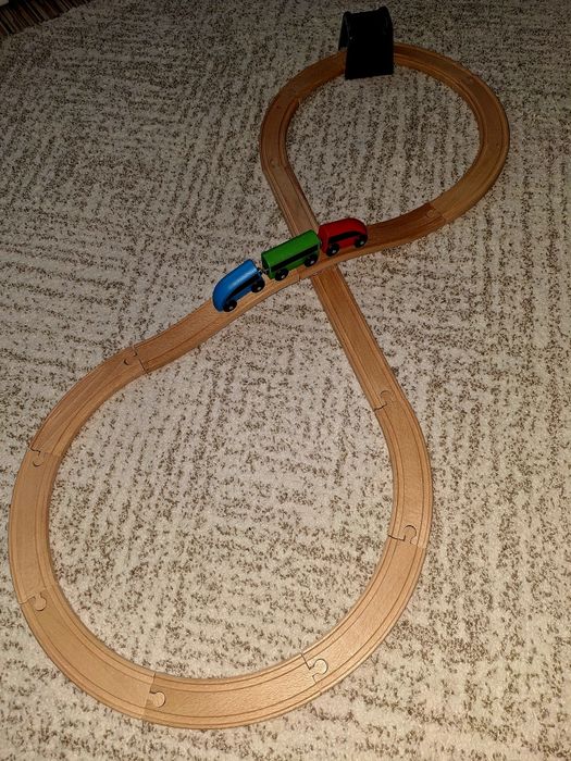 Set șine si trenuleț lemn Ikea.