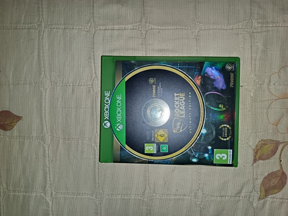 Vând sau schimb jocuri de Xbox One cu jocuri de PS3, cu carcasa și apr