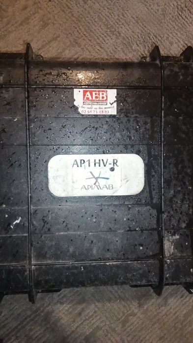 Vând Laser cu trepied preț 1000 lei .Boxa milioake 500 lei