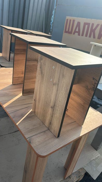 Продам стол и стулья тумба стол и т.д