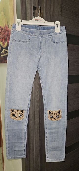 H&M Blugi slim fit cu model Fete!