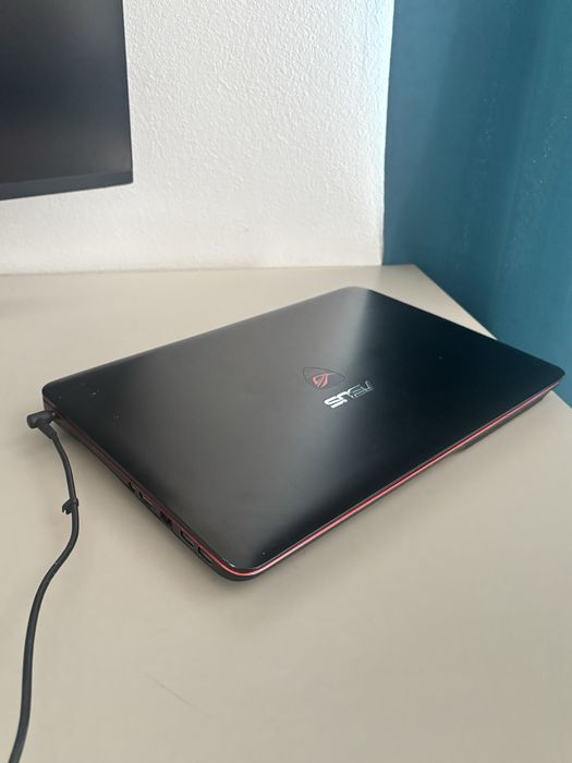 Asus ROG Gaming• Procesor i7• 16gb ram• SSD 256• Nvidia GTX