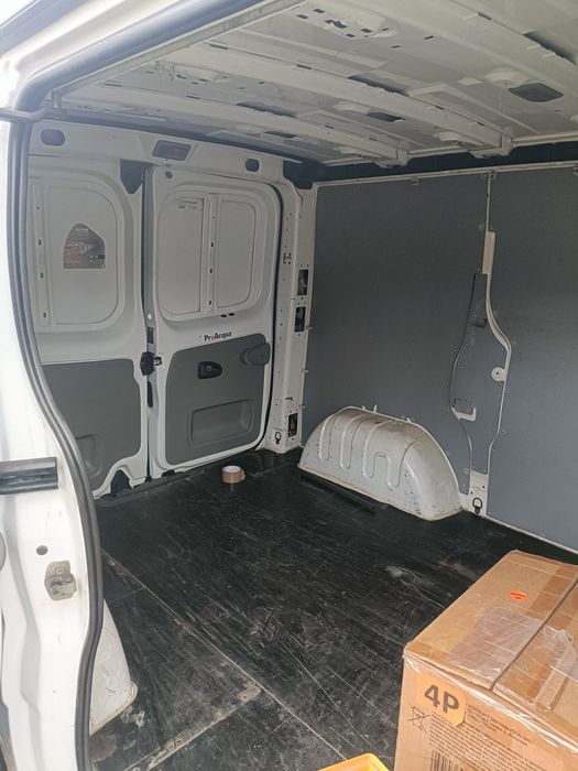 Mașină autoutilitare furgon