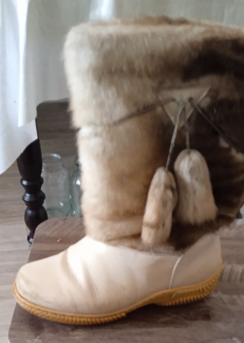 Продам унты,б/у,размер35,5