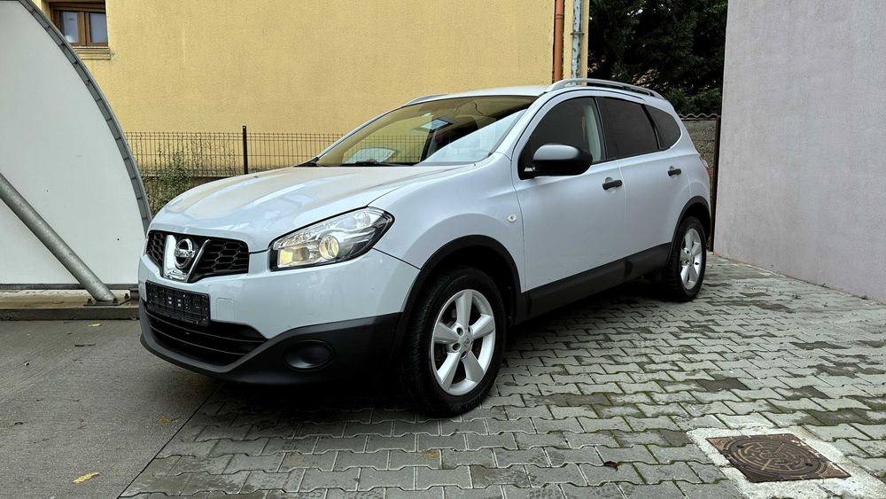 Rate Cash Nissan Qashqai 7 locuri 1600 benzina clima pilot Garantie