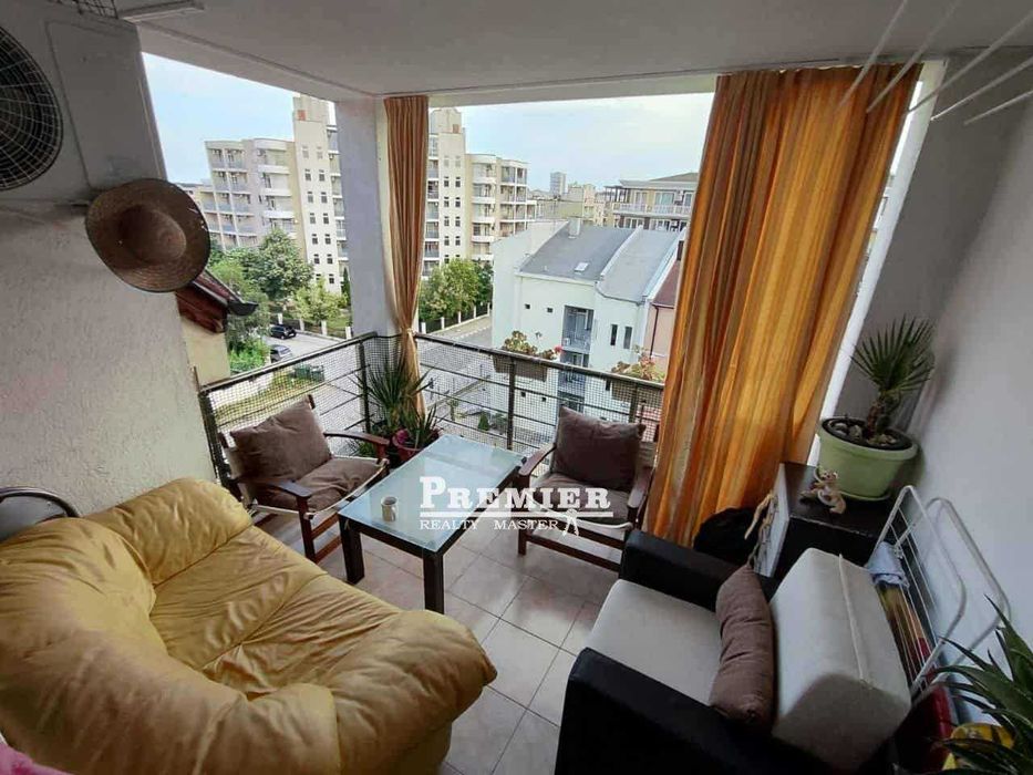 Предлагаме за продажба двустаен апартамент с просторна тераса.