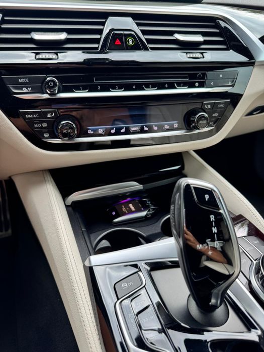 BMW M550i xDrive 462CP Night Vision 360° Harman Kardon
