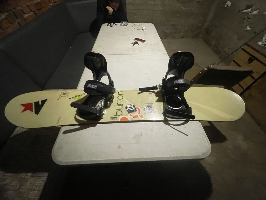 сноуборт с ботуши за него