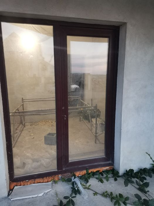 Vand ferestre PVC cu 1 canat, culoare Mahon + alte geamuri tip usa