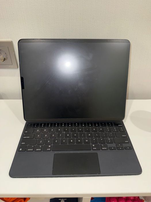 iPad Pro 12.9 (4th gen) + клавиатура