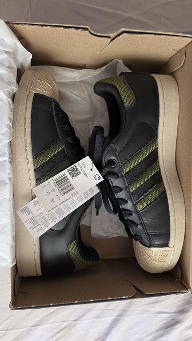 Adidas Superstar 42.5 noi in cutie din piele *nike*puma*hooka*reebok*fila