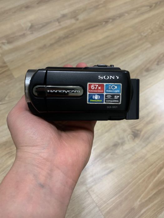 Камера Sony DCR-SR21