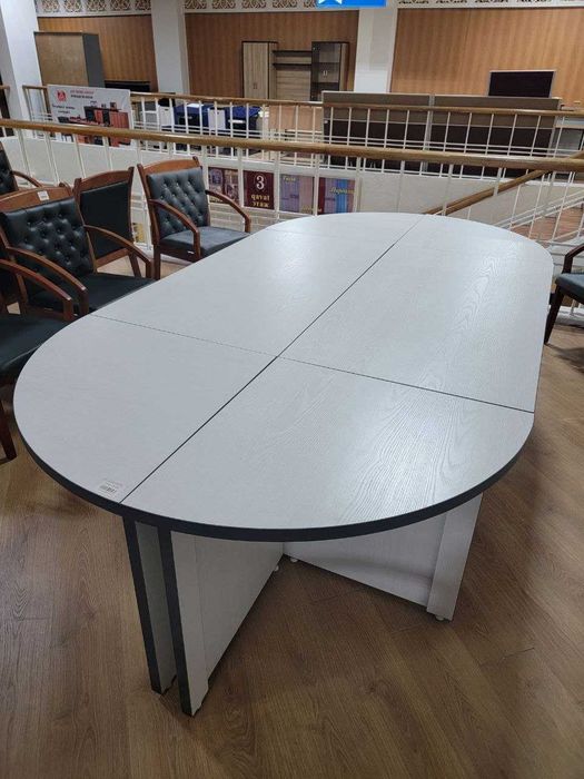 Стол для заседания