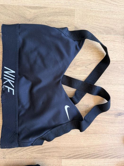 Nike бюстоета 152 см/ХS по 10 евро бр.