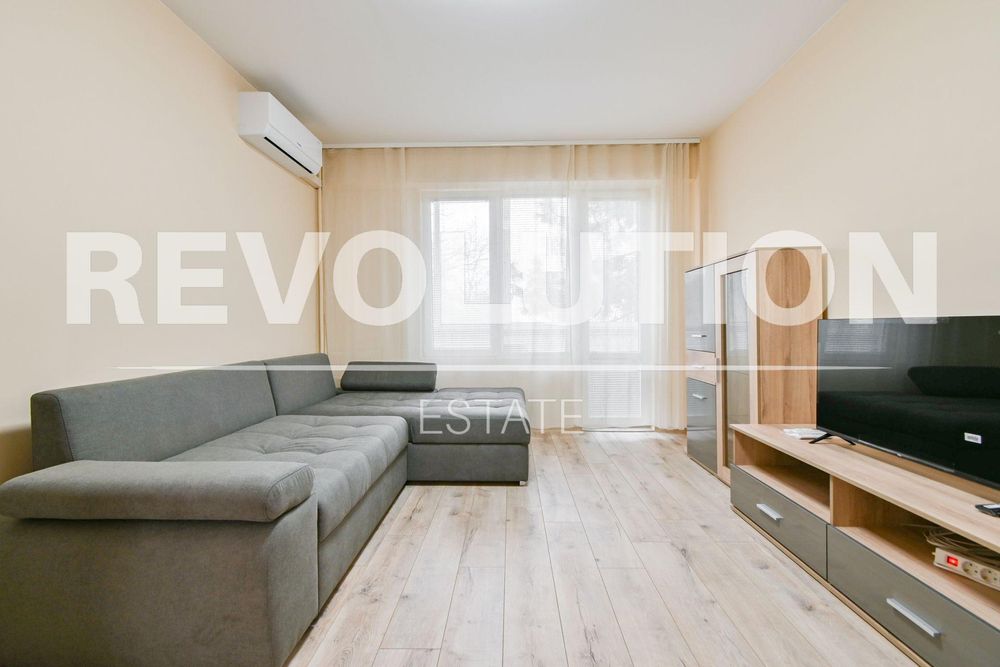 Двустаен апартамент в ж.к. Дружба 1.