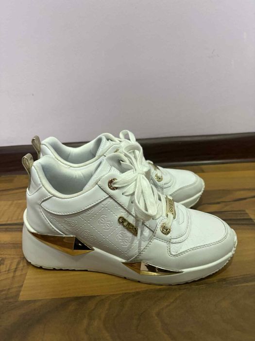 Маратонки Guests