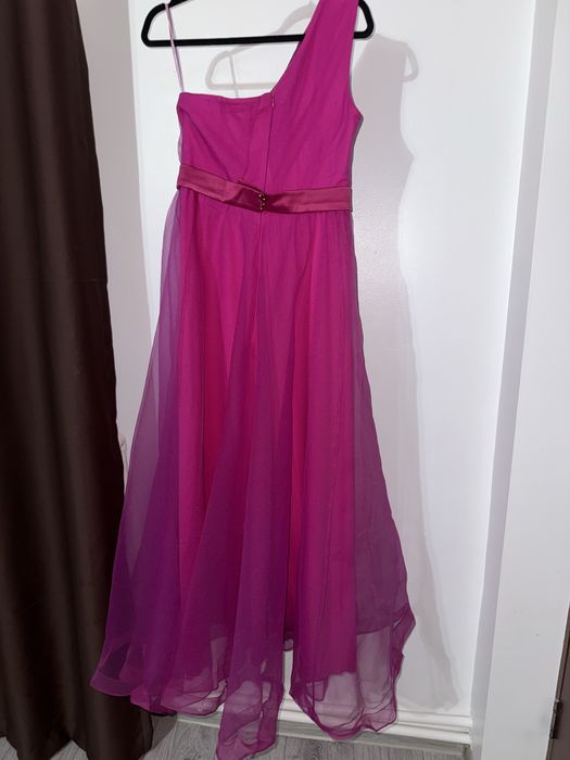 Rochie fucsia cu crepeu pe partea stanga