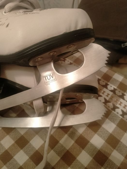 Продам детские коньки