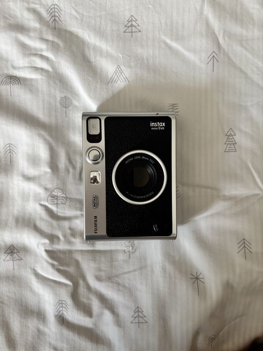 instax mini evo в черном цвете