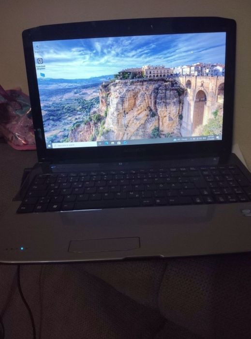 Laptop Medion Akoya i3 gen 2