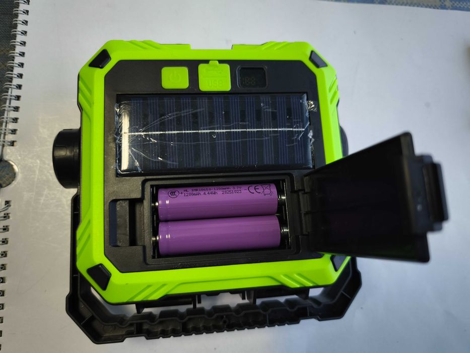 Lampa de lucru portabil cu acumulator si scule