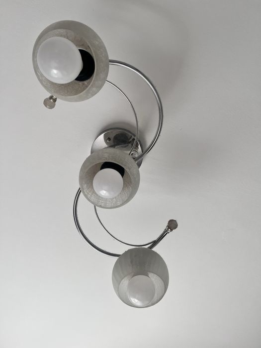 Продам люстру в хорошем состоянии.