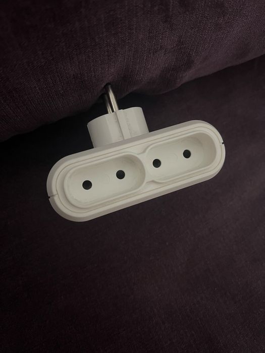 Adaptor 4 prize Legrand 049400, 6 A, alb, contact de protectie, protectie copii, iesiri laterale