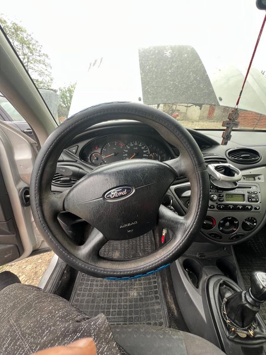 De vânzare 2 autoturisme marca Ford , la super preț.