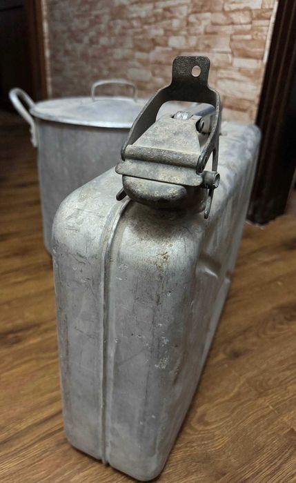 Продам алюминиевою кастрюлю и канистру
