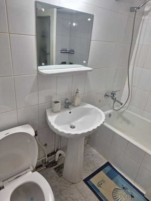 Pf .  INCHIRIEZ Ap 3 Cam D Centru Civic