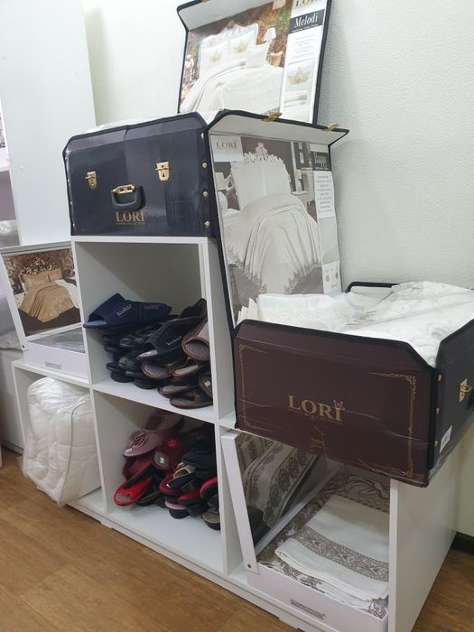 Продам полку - этажерку, ветрину