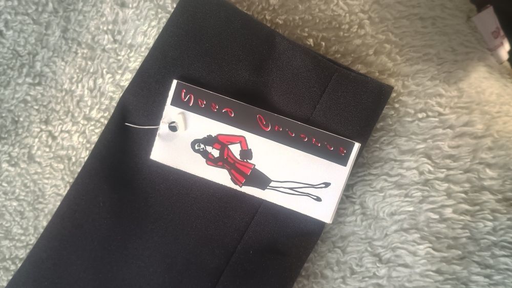 Sacou negru nou, damă.