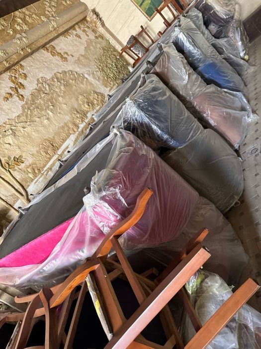 Продаются диваны комплект, столы и стулья  б/у  состояние хорошее