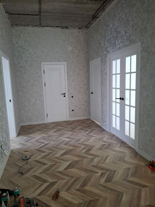 Квартира ремонт. Натяжные потолки .