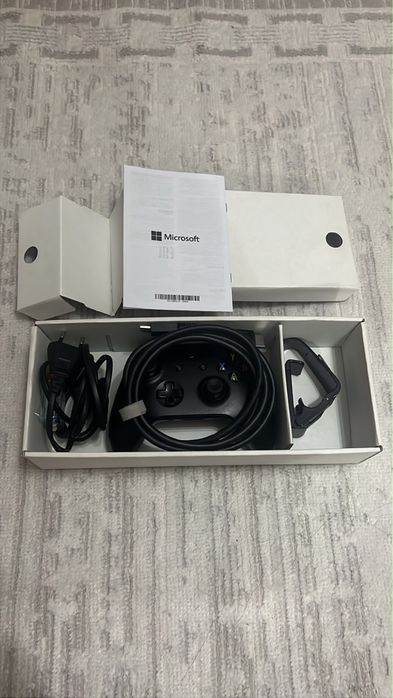 Продам Xbox one X на 1 тб