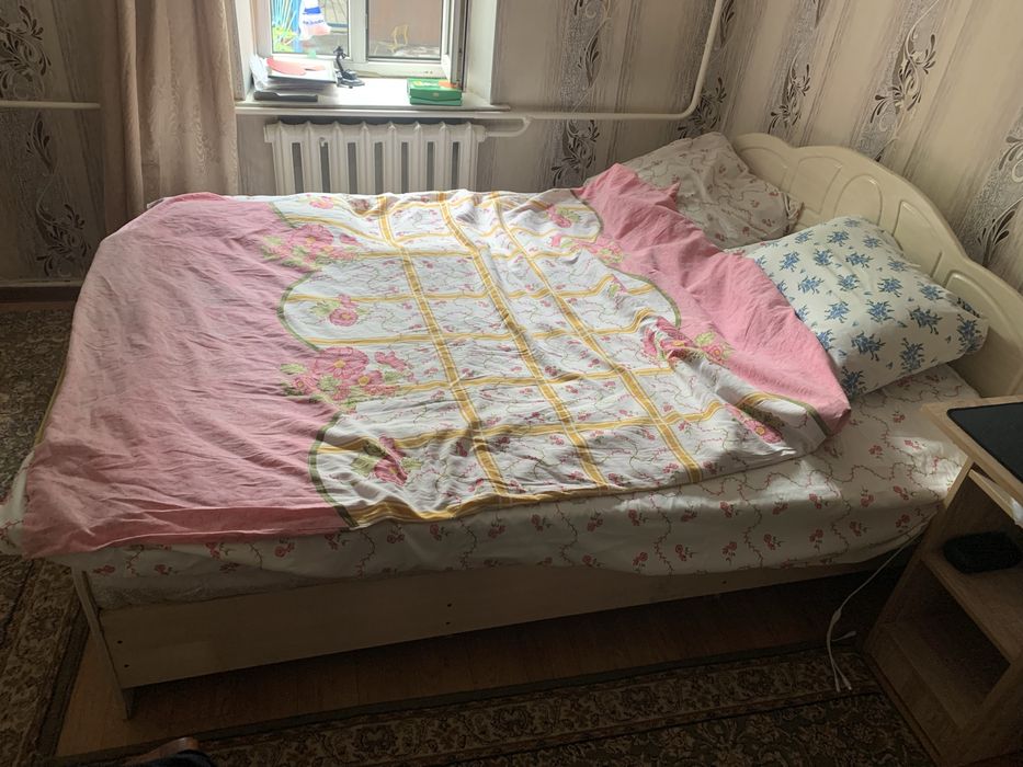 Кровать двуспальная с матрасом