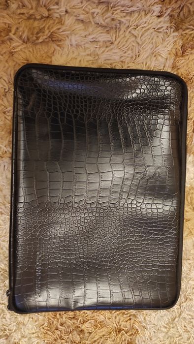 Черен Кожен Калъф за лаптоп или таблет Montreal - 40х30 см