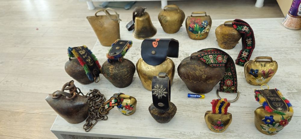 Vand clopote,talangi vechi si clopotei ornamentali. Vezi cele 8 poze