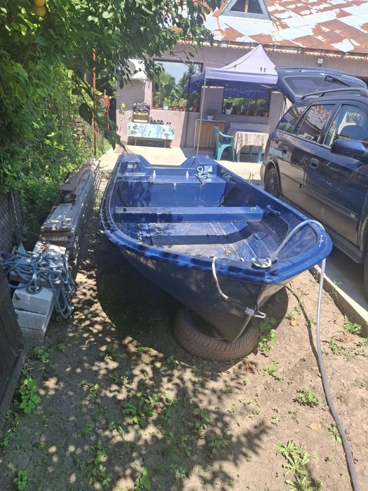 Vand barca  4m reconditionata complet  +mator yamaha 25 hp autolube  reconditionat complet nu necesita nici o investitie