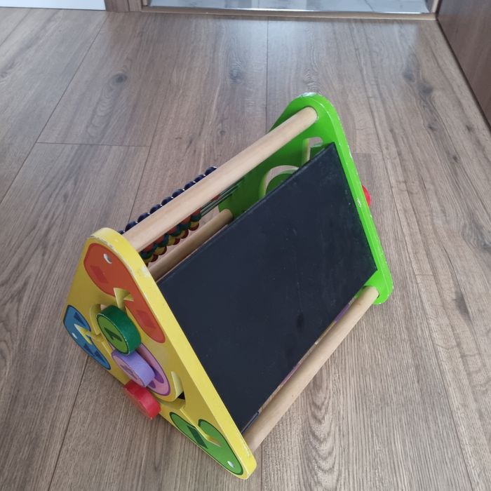 Vand centru de activitati din lemn 5 in 1  si covor de joaca