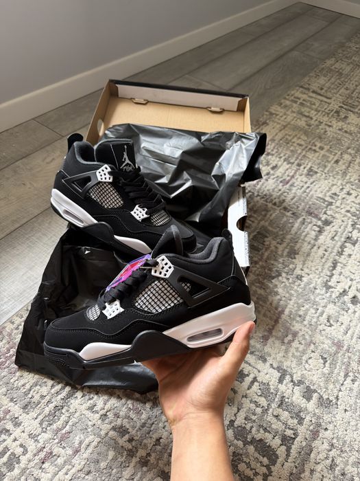 Jordan 4 White Thunder