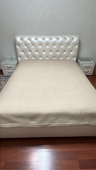 Кровать двухспальняя